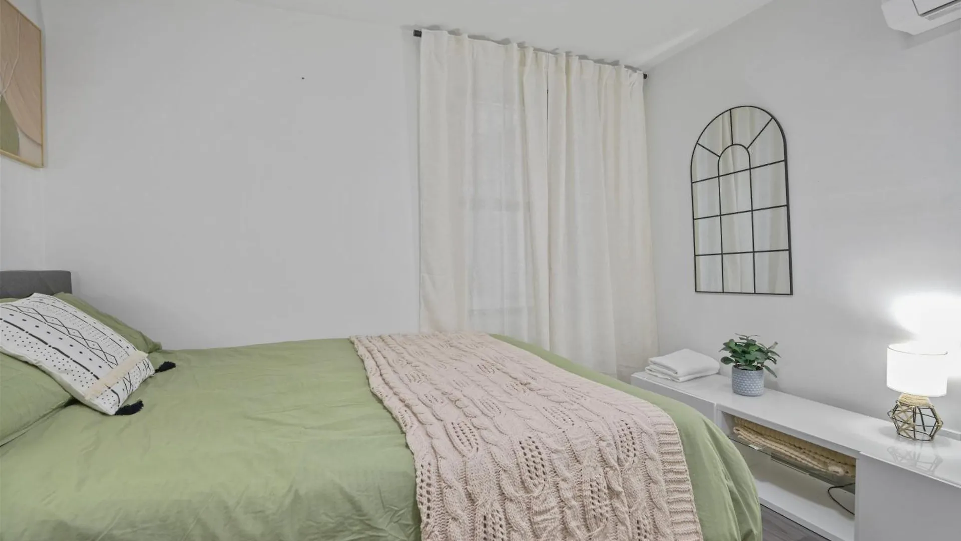 3Bd Cozy Unit Next To Central Park New York 0*,  United States
